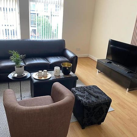 2-Bed Apartment - Sleeps 4 - Street Parking - Wifi Manchester Luaran gambar