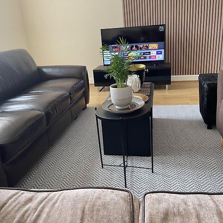 2-Bed Apartment - Sleeps 4 - Street Parking - Wifi Manchester Luaran gambar
