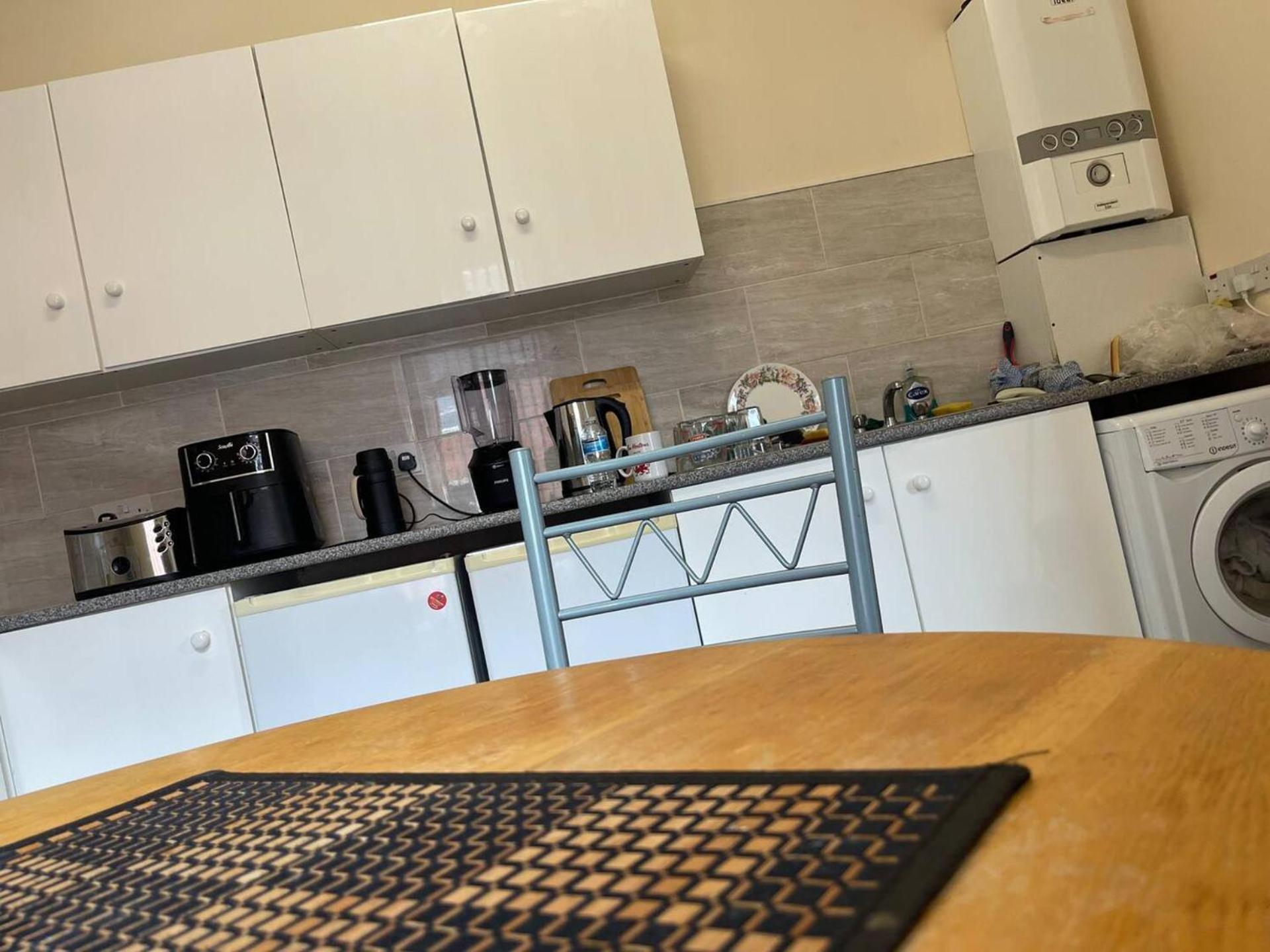 2-Bed Apartment - Sleeps 4 - Street Parking - Wifi Manchester Luaran gambar