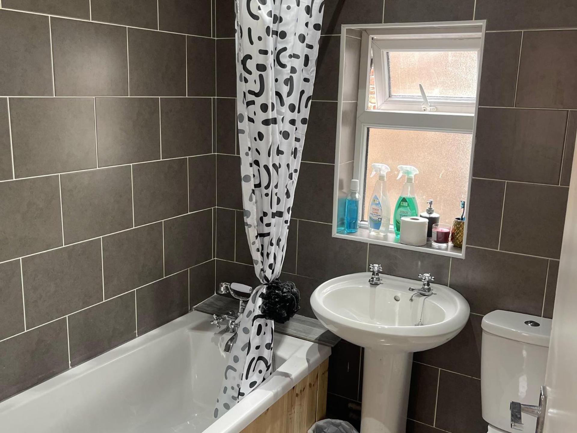 2-Bed Apartment - Sleeps 4 - Street Parking - Wifi Manchester Luaran gambar