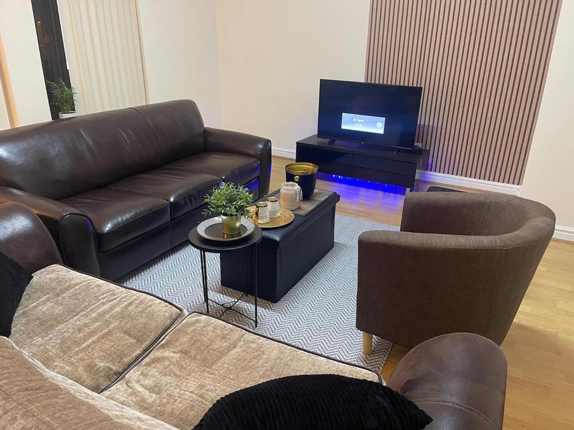 2-Bed Apartment - Sleeps 4 - Street Parking - Wifi Manchester Luaran gambar