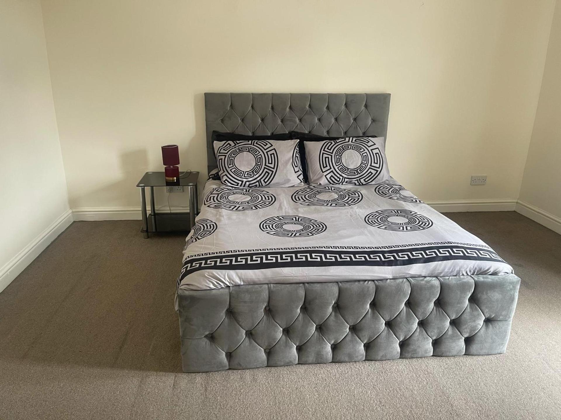 2-Bed Apartment - Sleeps 4 - Street Parking - Wifi Manchester Luaran gambar
