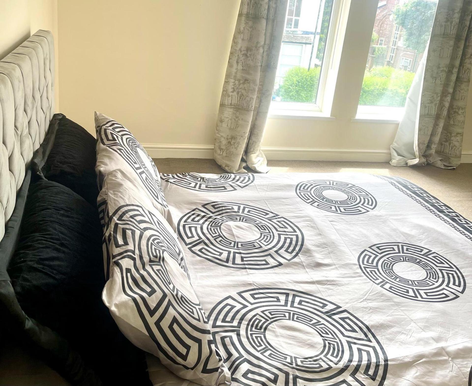 2-Bed Apartment - Sleeps 4 - Street Parking - Wifi Manchester Luaran gambar