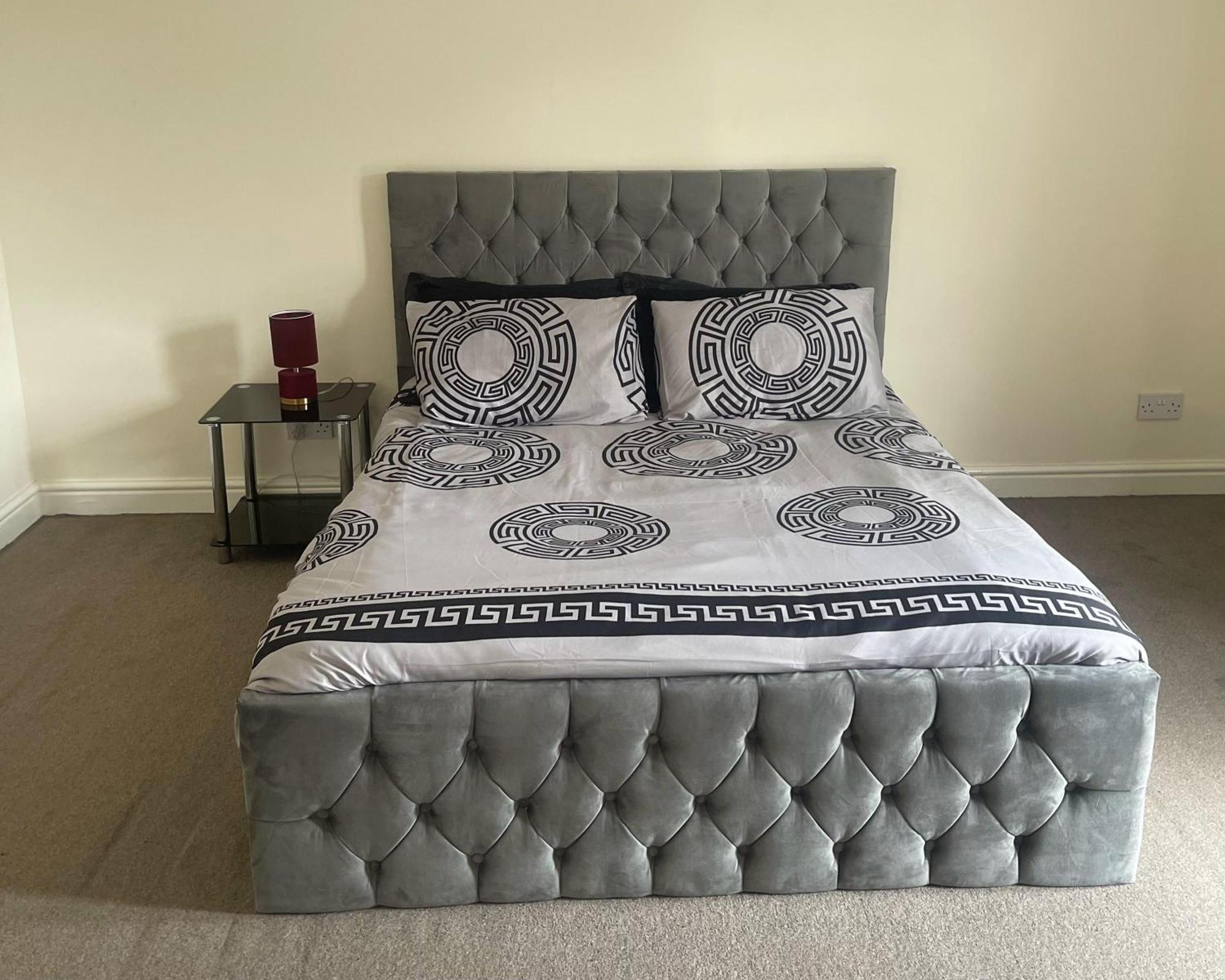 2-Bed Apartment - Sleeps 4 - Street Parking - Wifi Manchester Luaran gambar
