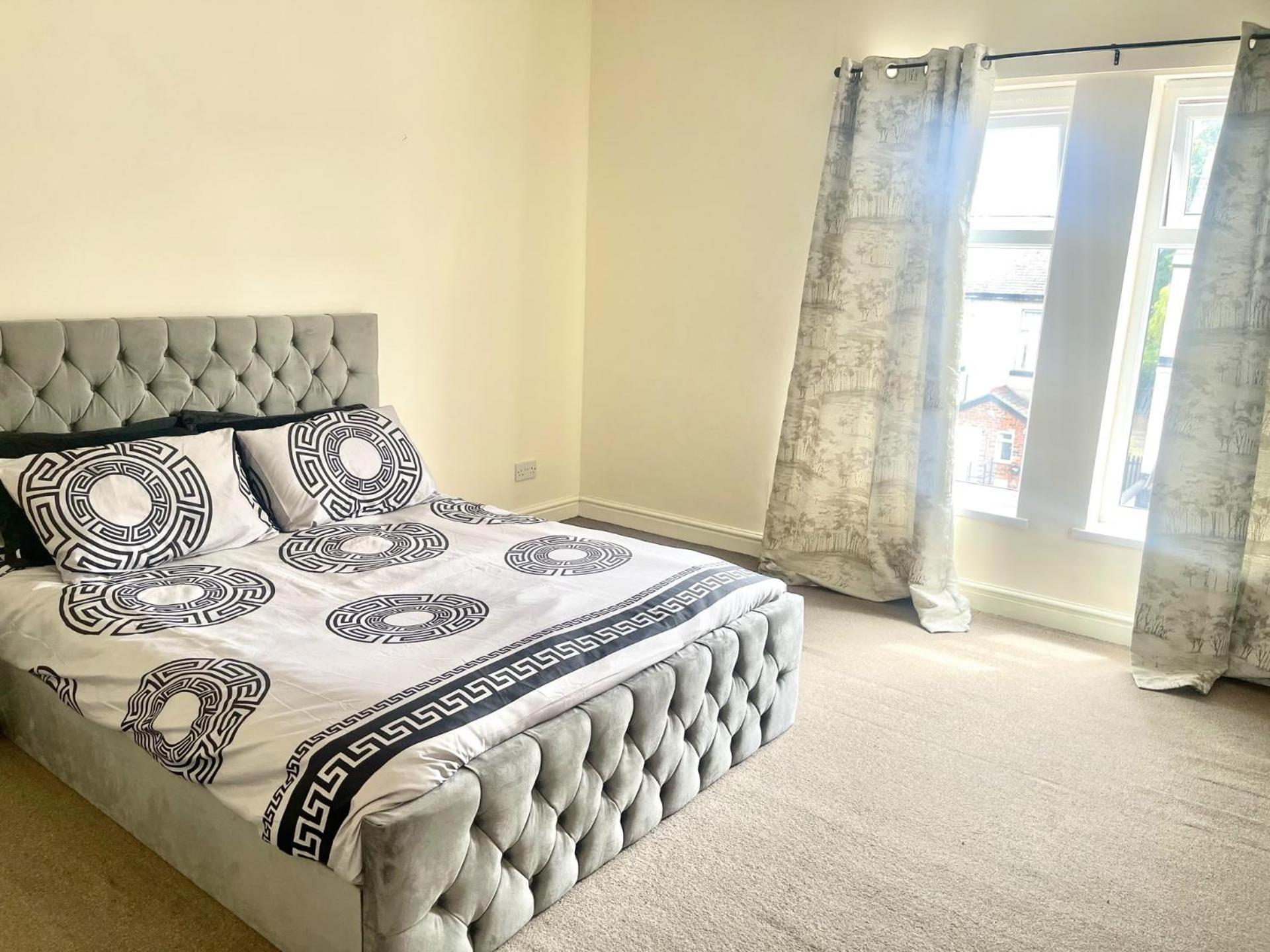 2-Bed Apartment - Sleeps 4 - Street Parking - Wifi Manchester Luaran gambar